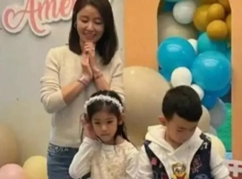 49 岁林心如素颜遛娃被拍！8岁女儿颜值惊艳，豪门日常这么接地气-春天资源分享网