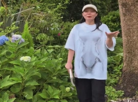 龚琳娜透露，她曾一度面临严重的健康危机，遭受腰椎间盘突出的折磨，导致无法行走，其中一条腿完全失去了活动能力。-春天资源分享网