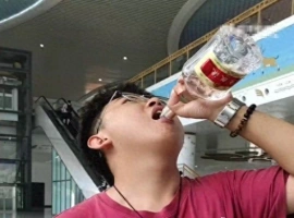 男子携带五粮液进站高铁遭拦截，现场即饮尽！-春天资源分享网