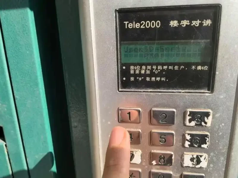 近期，上海多座住宅区面临1700余个门禁系统同时出现故障，这一情况引发了居民们情绪的显著波动。-春天资源分享网